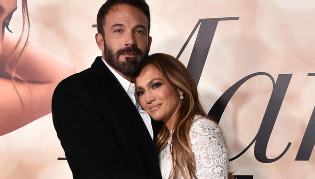 JLo y Ben Affleck se van de miniluna de miel a París y ya demuestran su amor sin pena