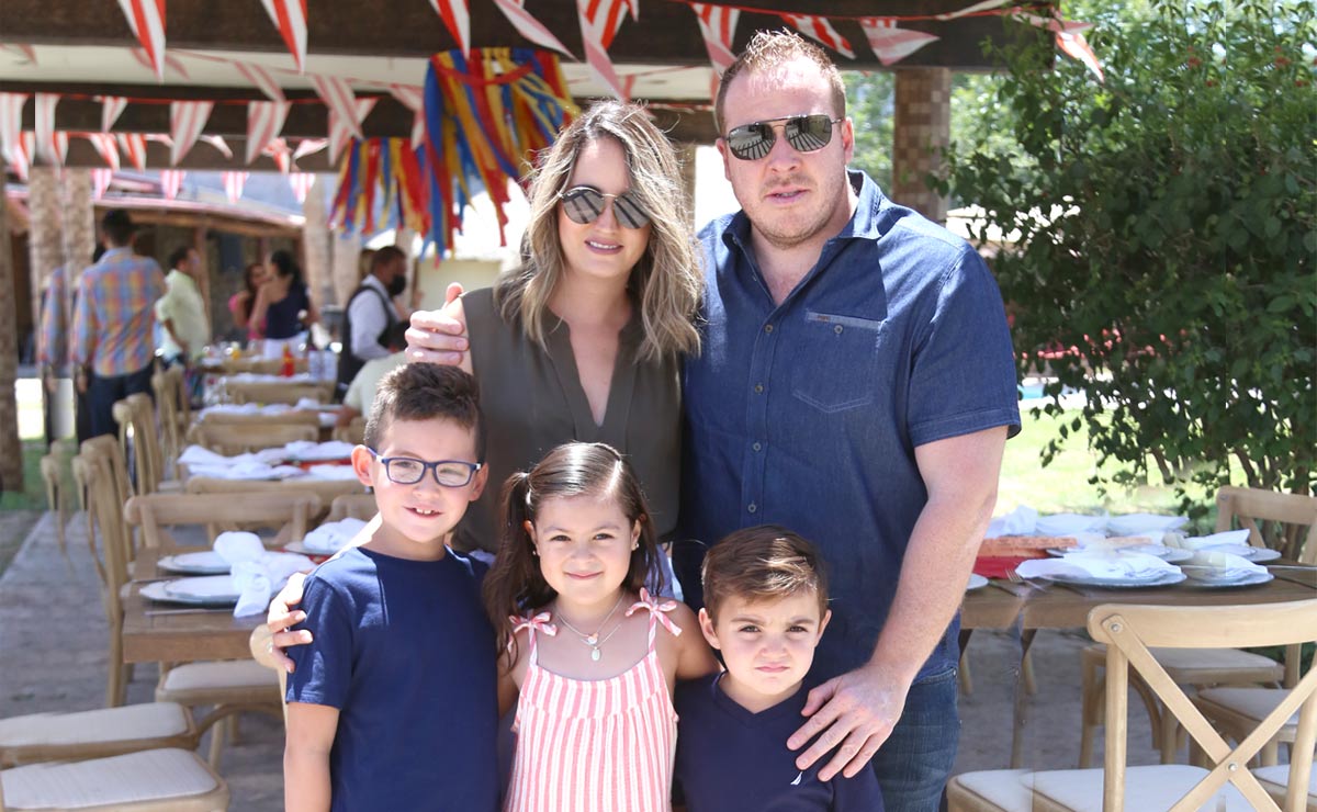 Paola, Javier, Javier, Rafael y Lya