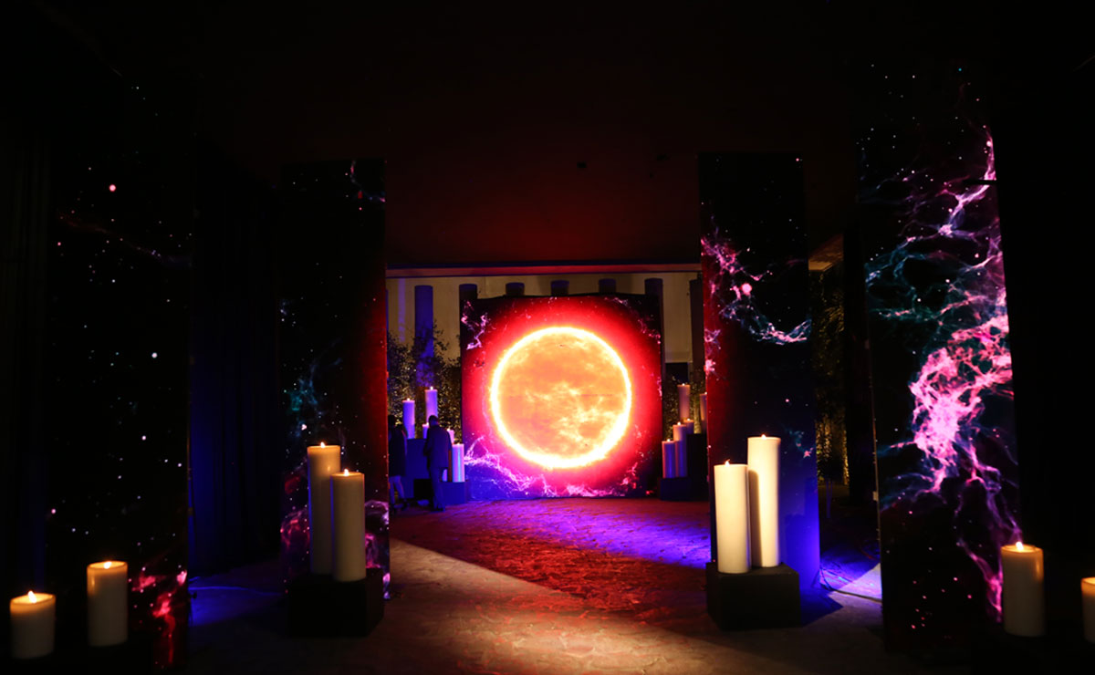 La espectacular puerta que representaba el sol naciente en la galaxia