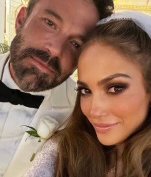Jennifer Garner envió regalo de bodas a JLo y Ben Affleck.