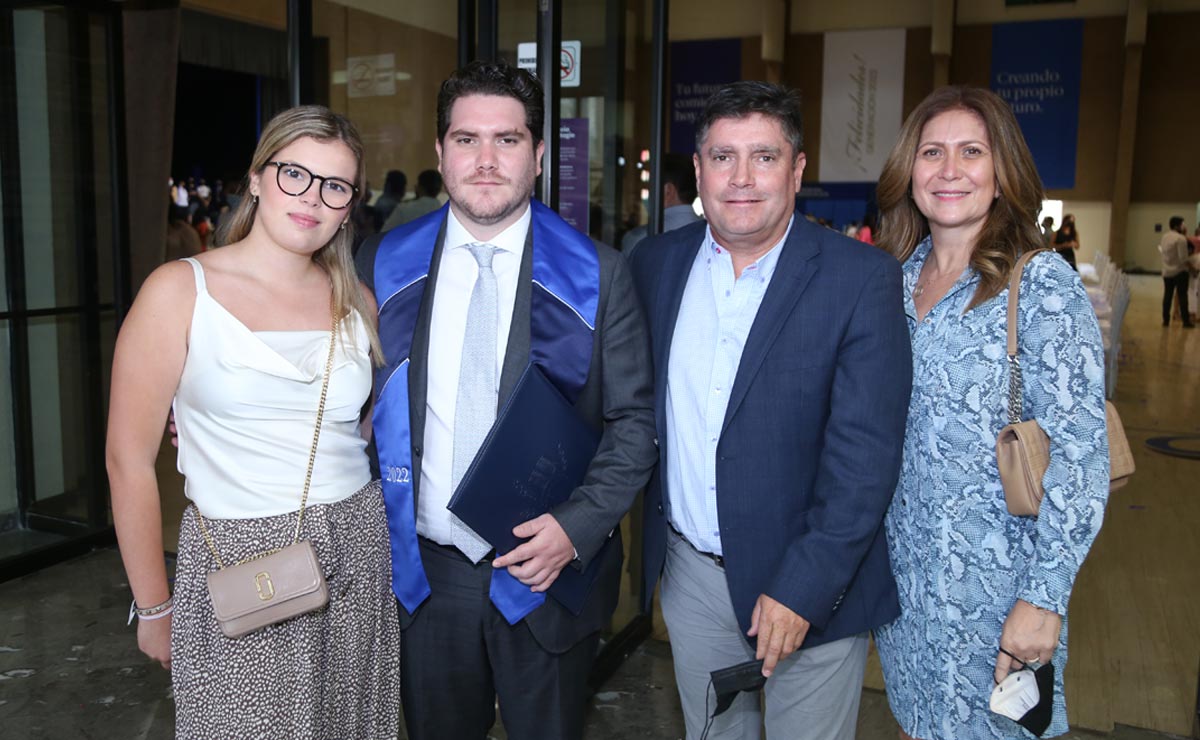 Paulina, Juan Pablo, Raúl y Marisela