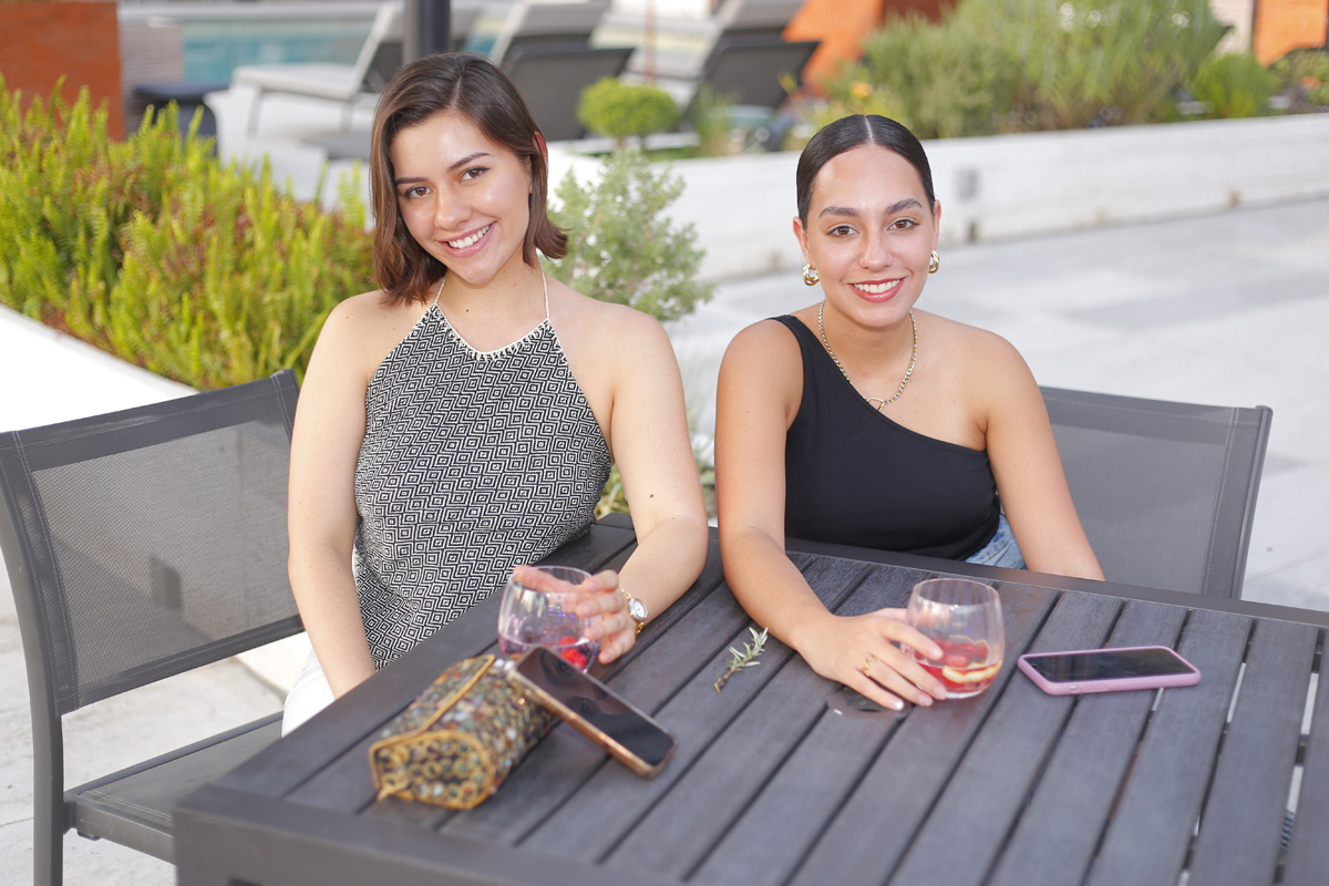 Roberta De los Ríos y Lizzetth Martínez