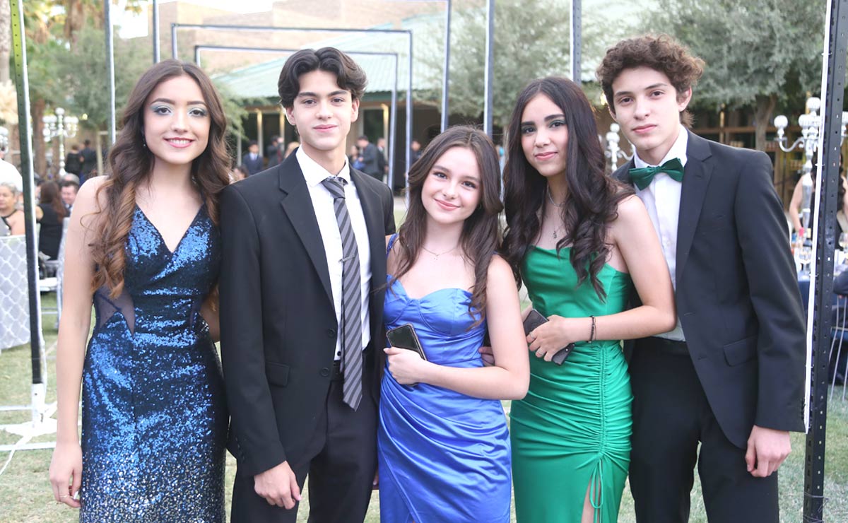 Valeria, Raúl, Ximena, Valentina y Carlos