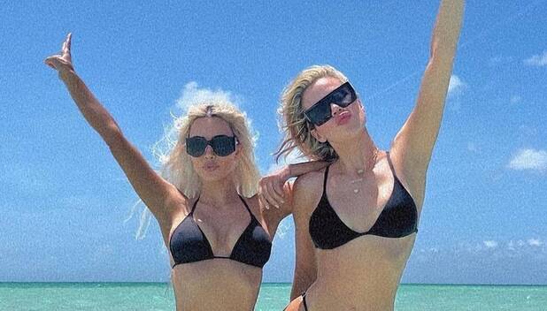 Kim y Klohé Kardashian modelas bikini metálicos. (Foto: Instagram).