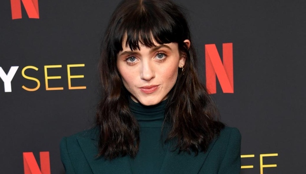 Doctora le hace 'arreglitos' a Natalia Dyers, de 'Stranger Things', ¡y luce irreconocible!