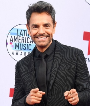 Eugenio Derbez copia la foto de Ben Affleck ¡y se vuelve viral!