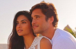 Renata Notni y Diego Boneta son los más enamorados de España y esta FOTO lo prueba