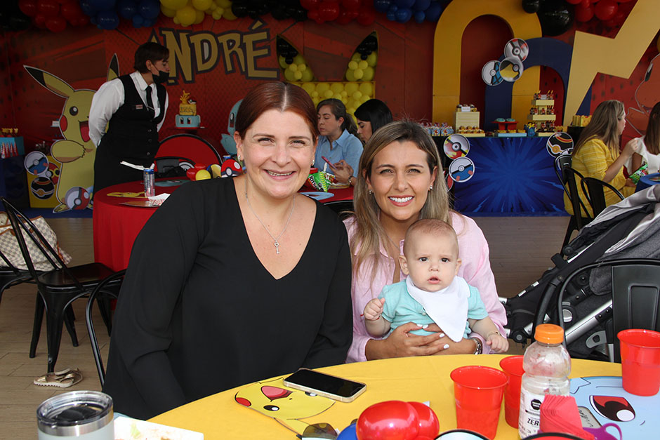 Adriana González, Fernanda González y Fer Salado.