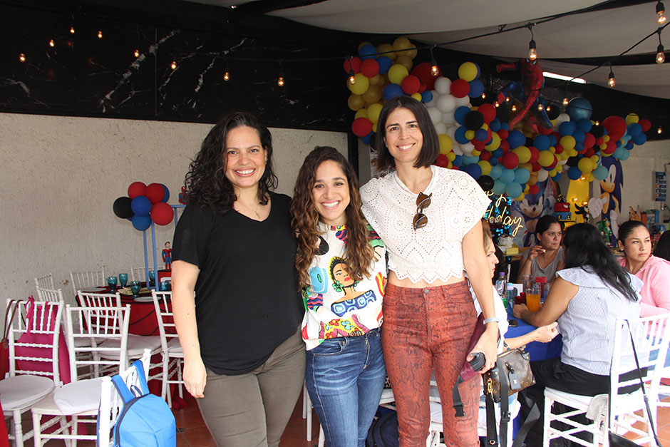 Bibiana Hinojosa, Daniela Hernández y Sofy Arellano.