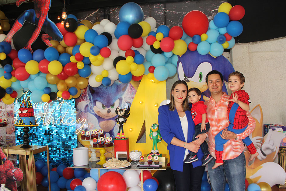 Claudia Vergara, Oliver López, Arturo López y André López