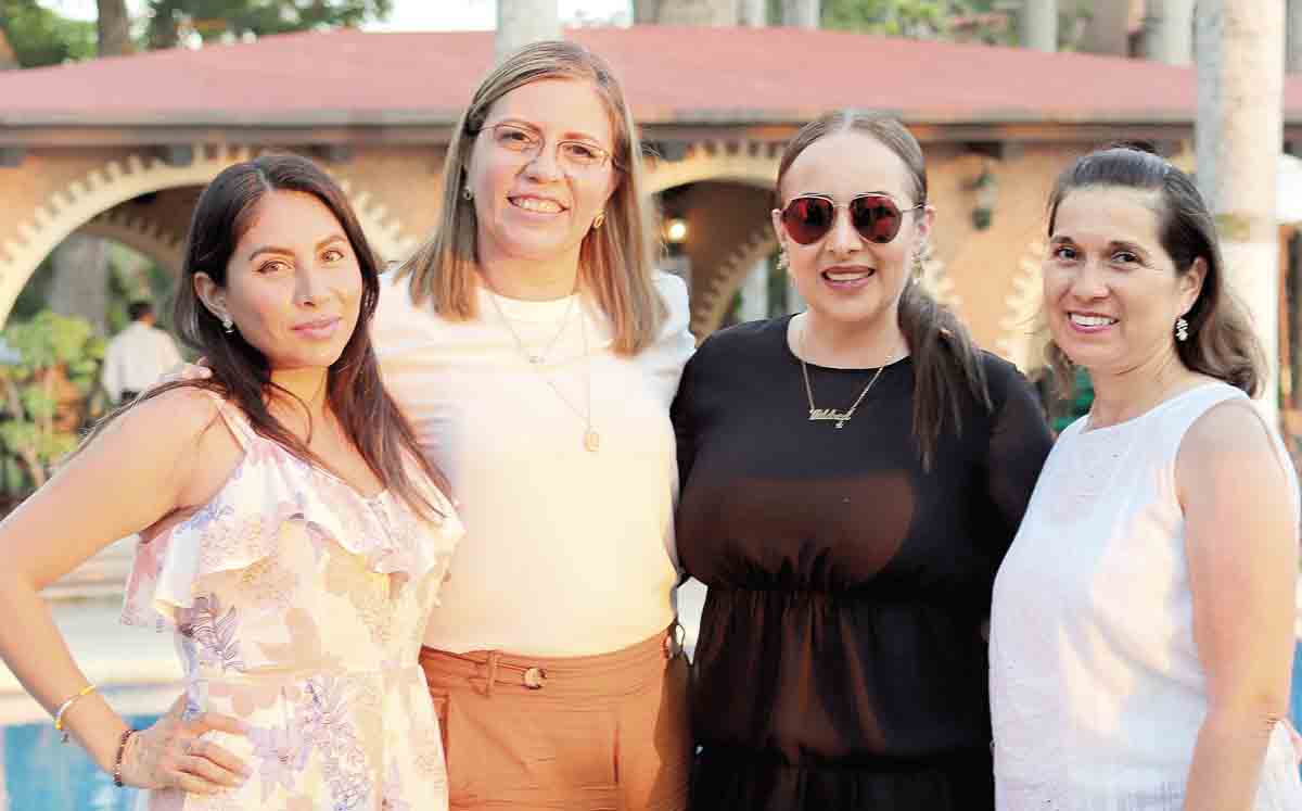 Flor Ortales, Penélope Pérez, Mildred Torres y Mirtha Trejo / Foto: Dennis Hernández