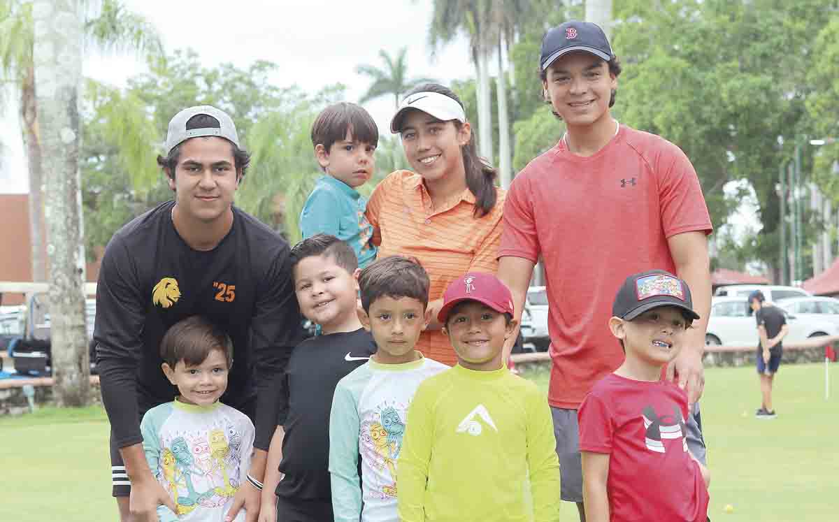 Diego Alvarado, Gastón Vásquez, Cecilia Lattuada, André Sosa, José Manuel Gochicoa, Clemente vásquez, Marcelo Gómez, Benito Pérez y Emiliano Parra / F