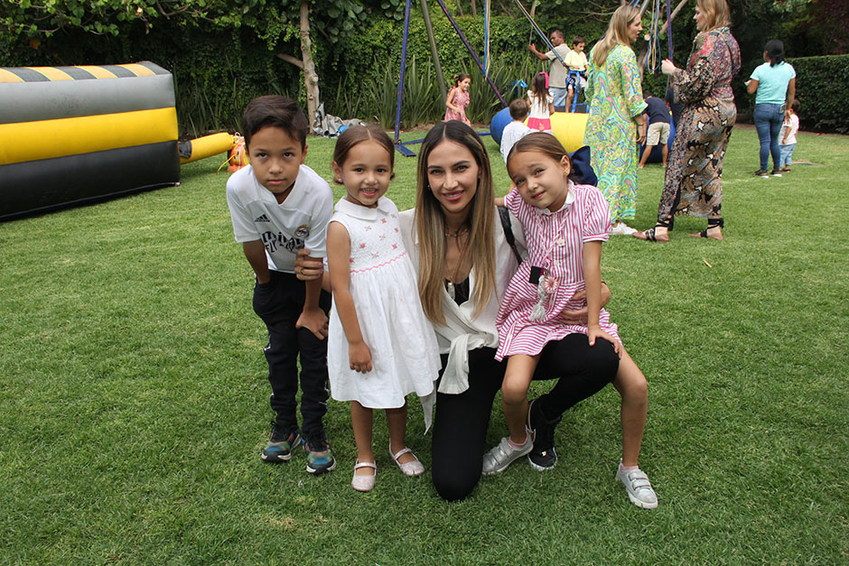 Mauricio Tinajero, Alexia Tinajero, Andrea Castro y Andrea Tinajero.