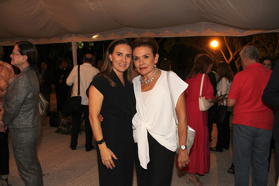 Sofía Echegollén y Chacha  Echegollén