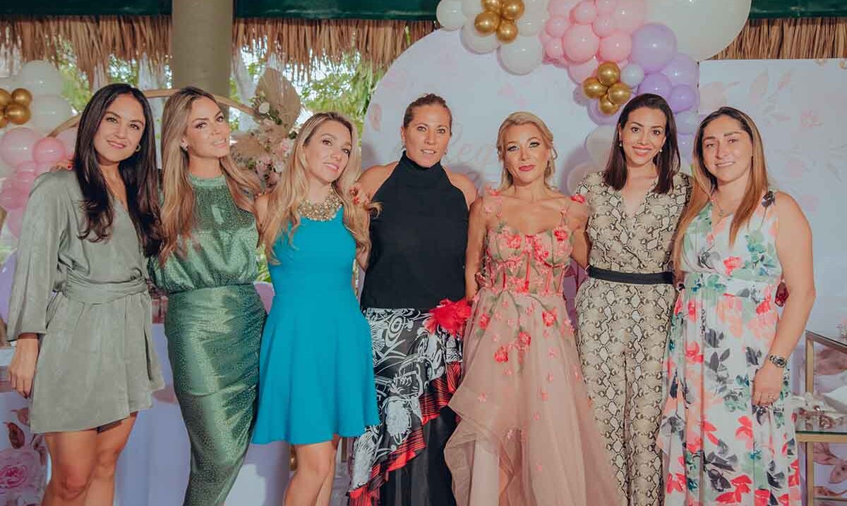 Lore Pinto, Raquel Unanue, Mariana Estrada, Laura Ramirez, Pipa Remes , Natalia de Teresa y Emma Olvera