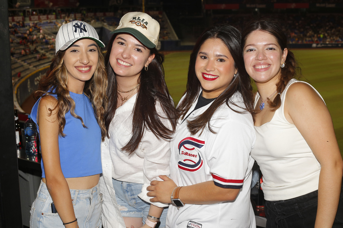 Andrea Rady, Isabel Rady, Sofia Santos y Mariana Hernandez