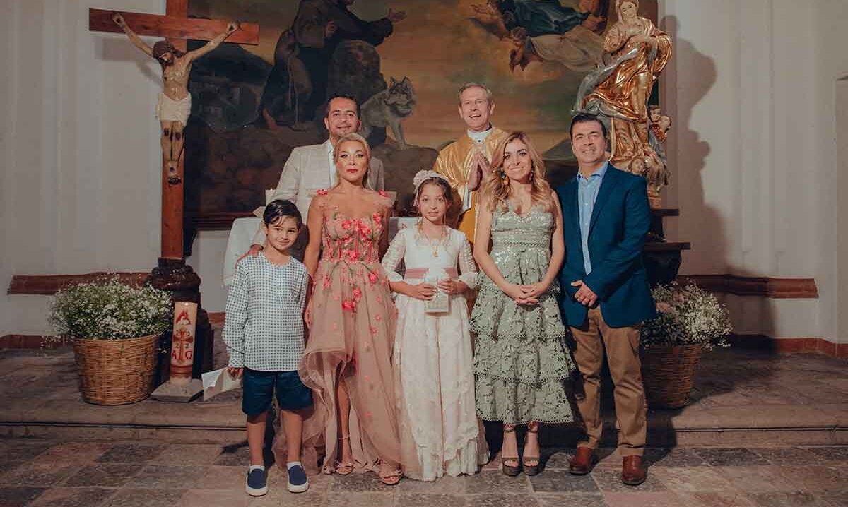 Leo González, Rodrigo Gonzalez , Pipa Remes , Regina Gonzalez , Adriana Tiburcio, Salvador Barbes con el Padre Carlos María García de Alvear