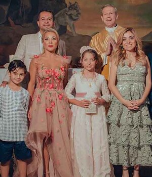 Leo González, Rodrigo Gonzalez , Pipa Remes , Regina Gonzalez , Adriana Tiburcio, Salvador Barbes con el Padre Carlos María García de Alvear