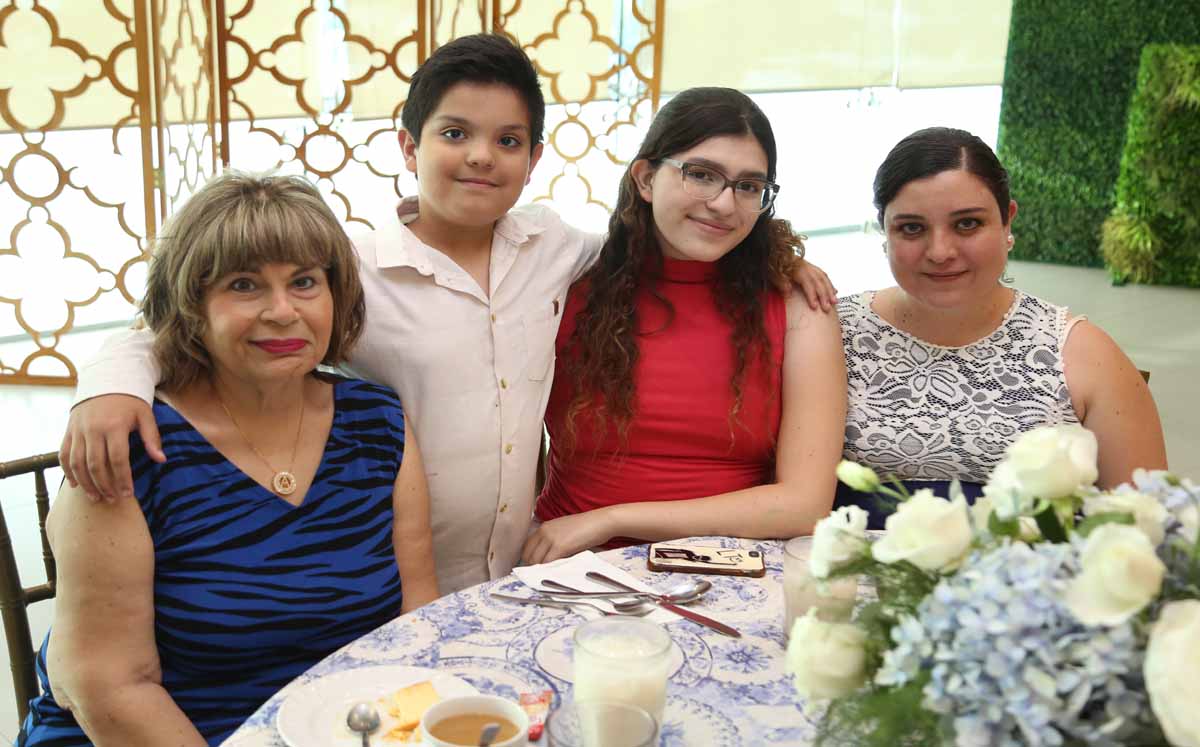 Ana Patricia, Ian, Marijose y Laura