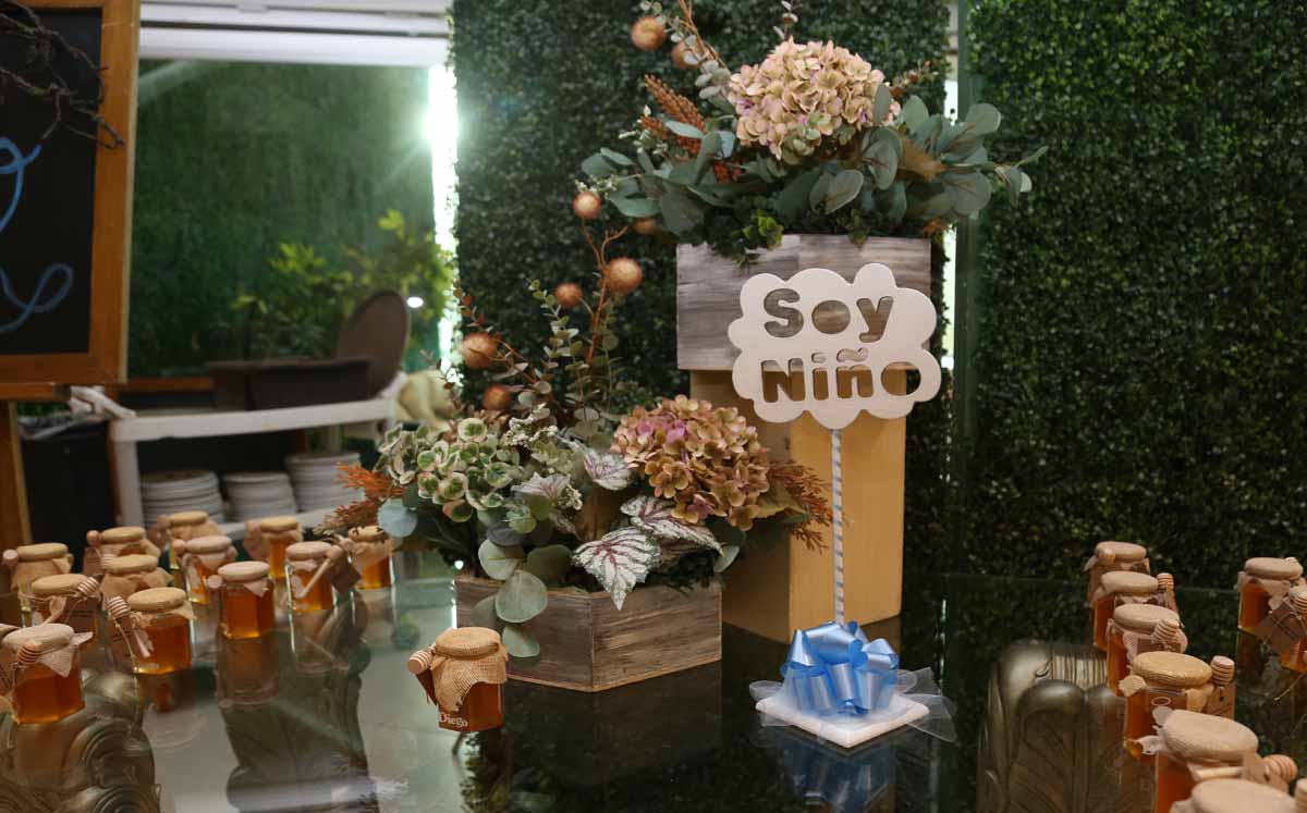 Se obsequiaron tarros con miel de abeja a las invitadas