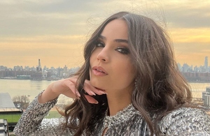 Ella es Sofia Carson, la actriz latina que triunfó en Disney, ¡y ahora REINA en Netflix!