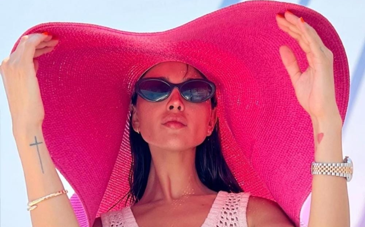 EIZA GONZÁLEZ MAXI SOMBRERO ROSA