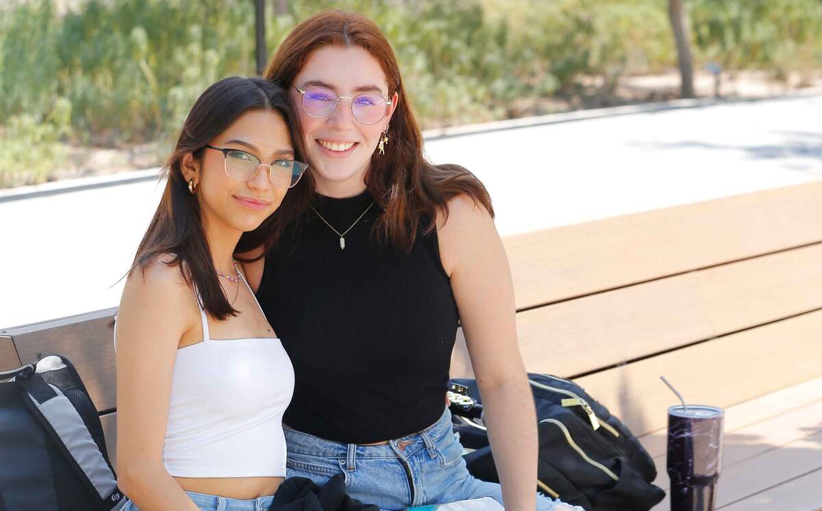 Dariana Miranda y Edna Ledinich