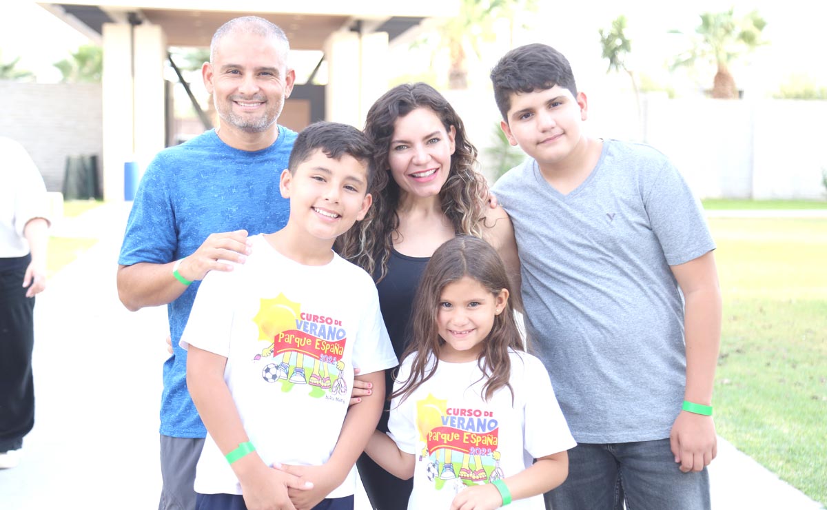 Omar, Zaira, Darío, Matías y Romina