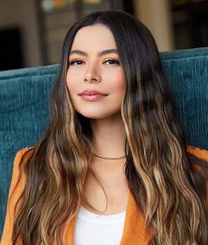Miranda Cosgrove rompe el silencio sobre libro de Jennette McCurdy.