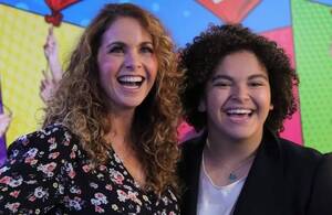 Lucerito Mijares exhibe a su mamá por no enseñarle a amarrar sus agujetas. (Foto: Instagram).