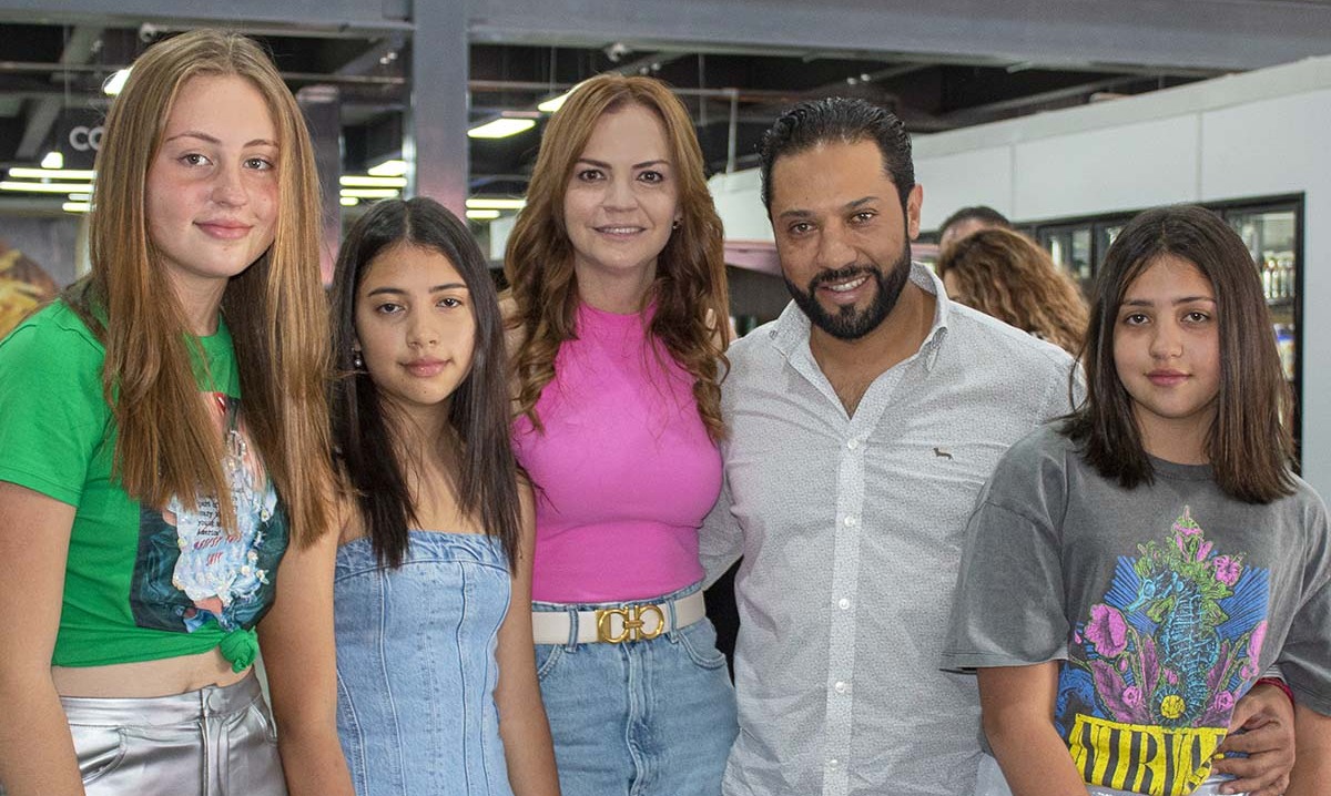Inés Mandujano, María José Briseño, Marisol Mandujano, José Antonio Briseño y Sofía Briseño