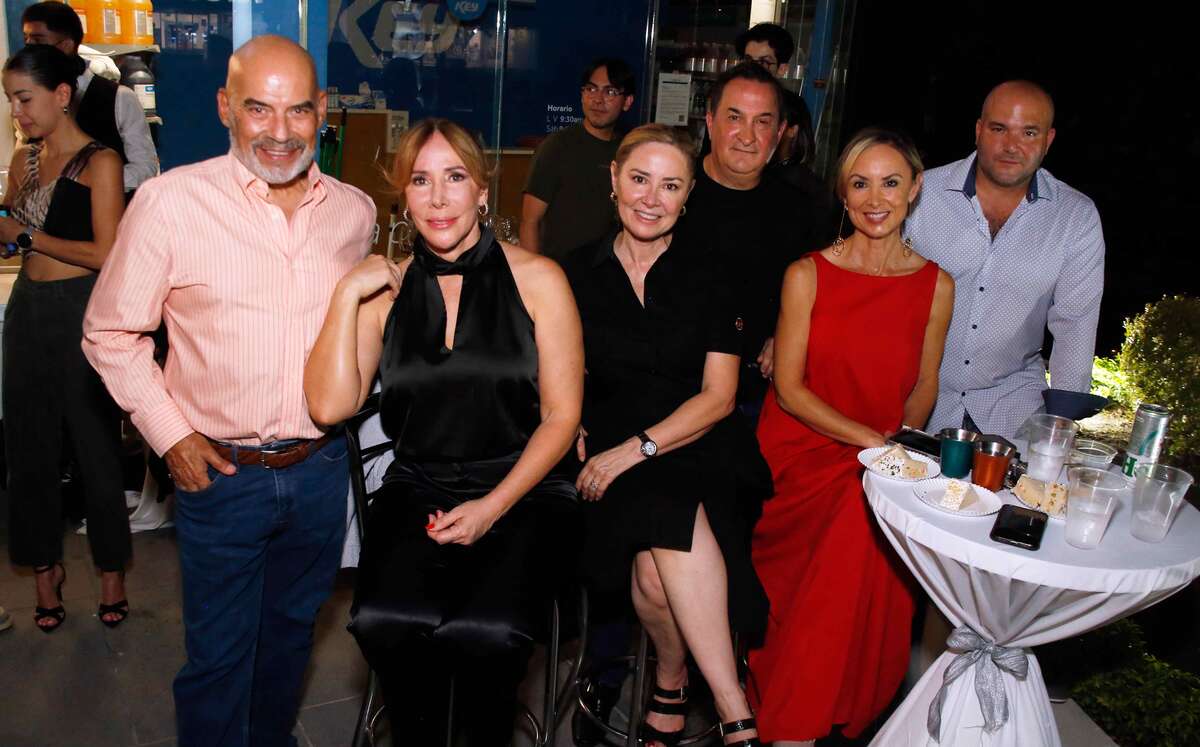 Alberto Villarreal, Sandra Gojom, Lucila Gama, Ricardo Cisneros, Lorena Gama y Lenin Krisch