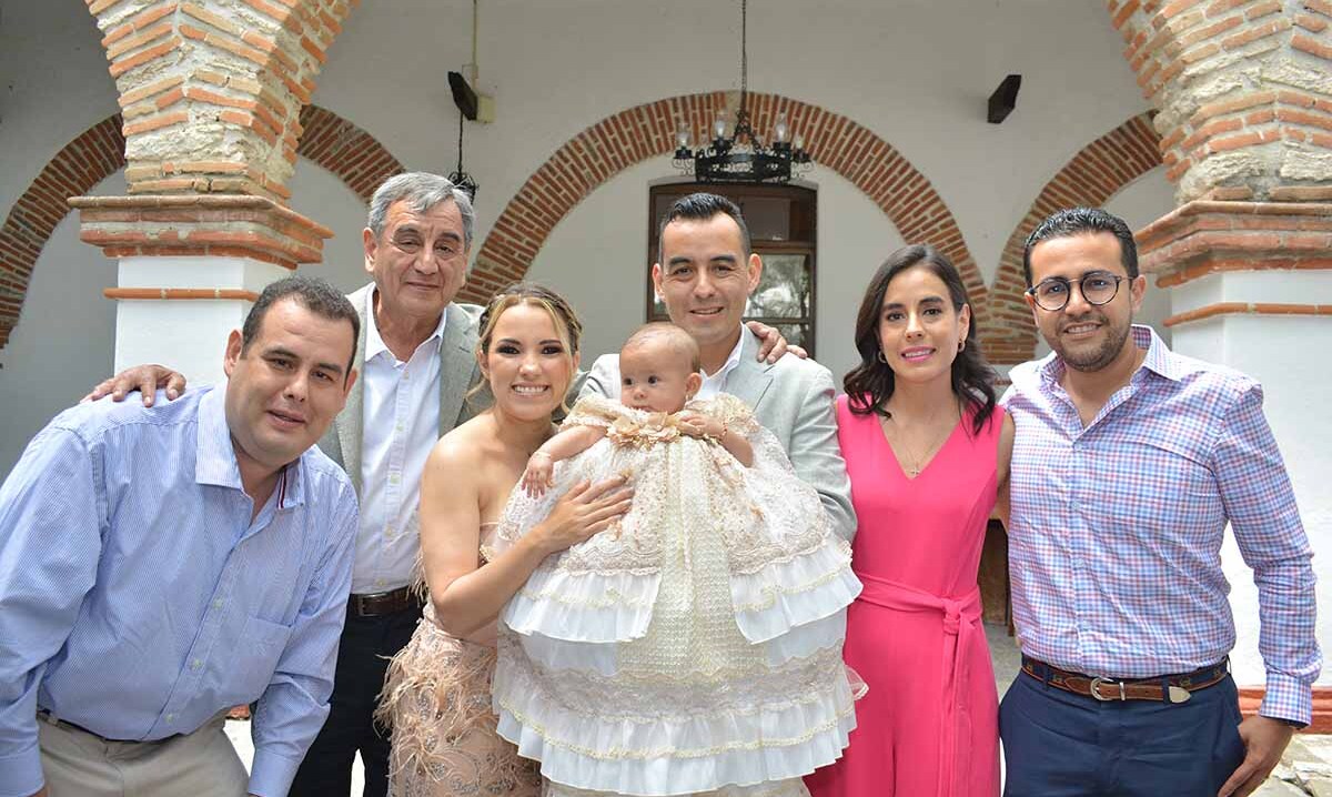 Luis Miguel Mora, Miguel Mora, Carlota y sus papás, Javier Jiménez y Fernanda Mora