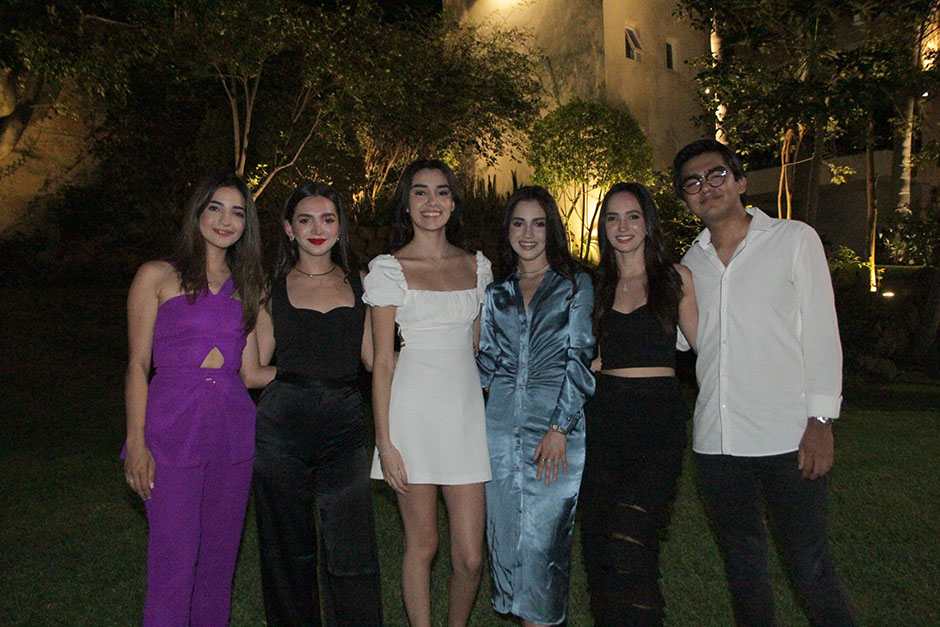 Míriam Dávila, Alicia Dávila, Esther Dávila, Ana Dávila, Sarah Dávila e Isaac Dávila.