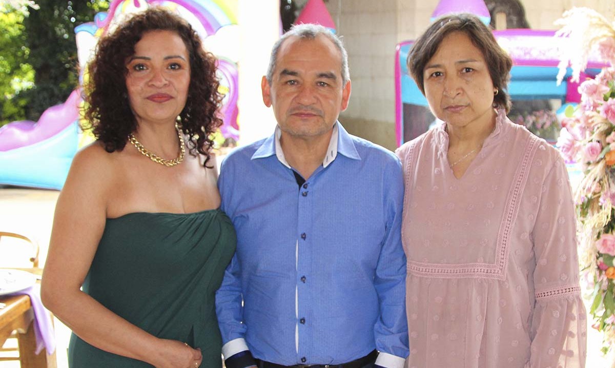 Flor Acastenco, Benito Acastenco y María de la Luz Luqueño