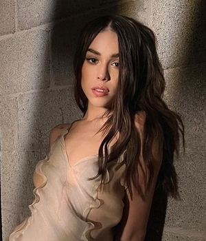 Danna Paola y la foto que normaliza tener estrías desde su lado más hot