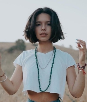 Angela Aguilar el corset negro con el que volvió a presumir su mini cintura
