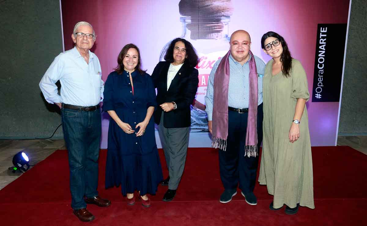 Ernesto Santos Zambrano, Vero González, Consuelo Sáisar, Lázaro Azar y Ninfa Romero / Fotos: Omar Valdez