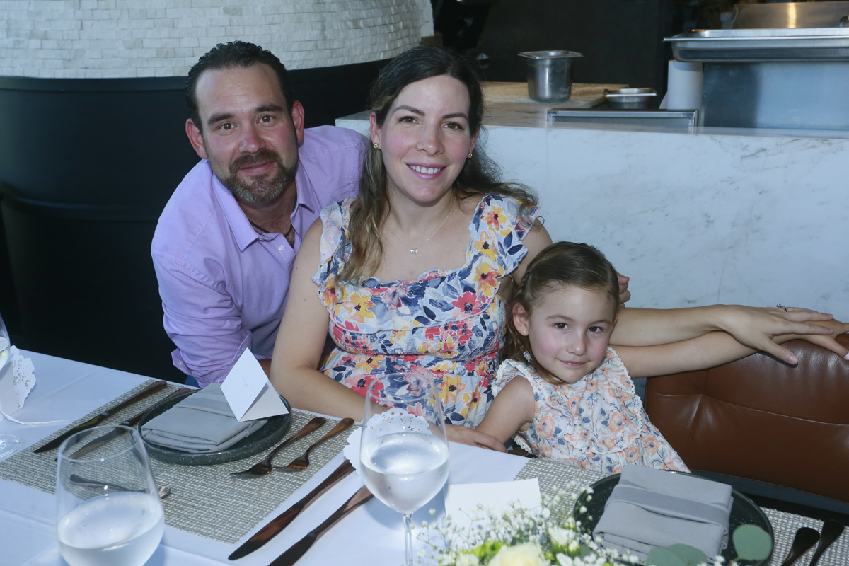 Mauricio Hinojosa, Caty Garza y Jimena Hinojosa