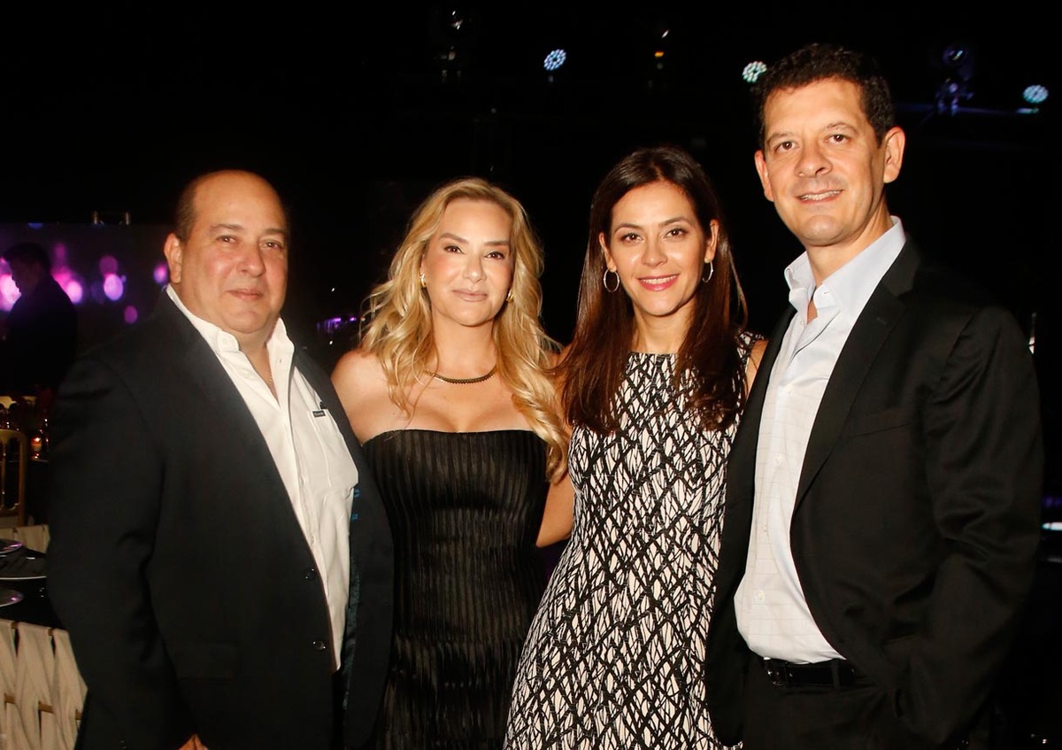 Mauricio Sánchez, Cecilia de Sánchez, Mireya González y Juan Carlos Ruiz