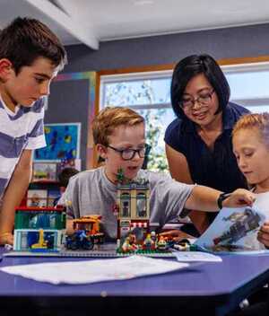 Andrea Torre habla sobre los beneficios de armar legos y jugar en familia.