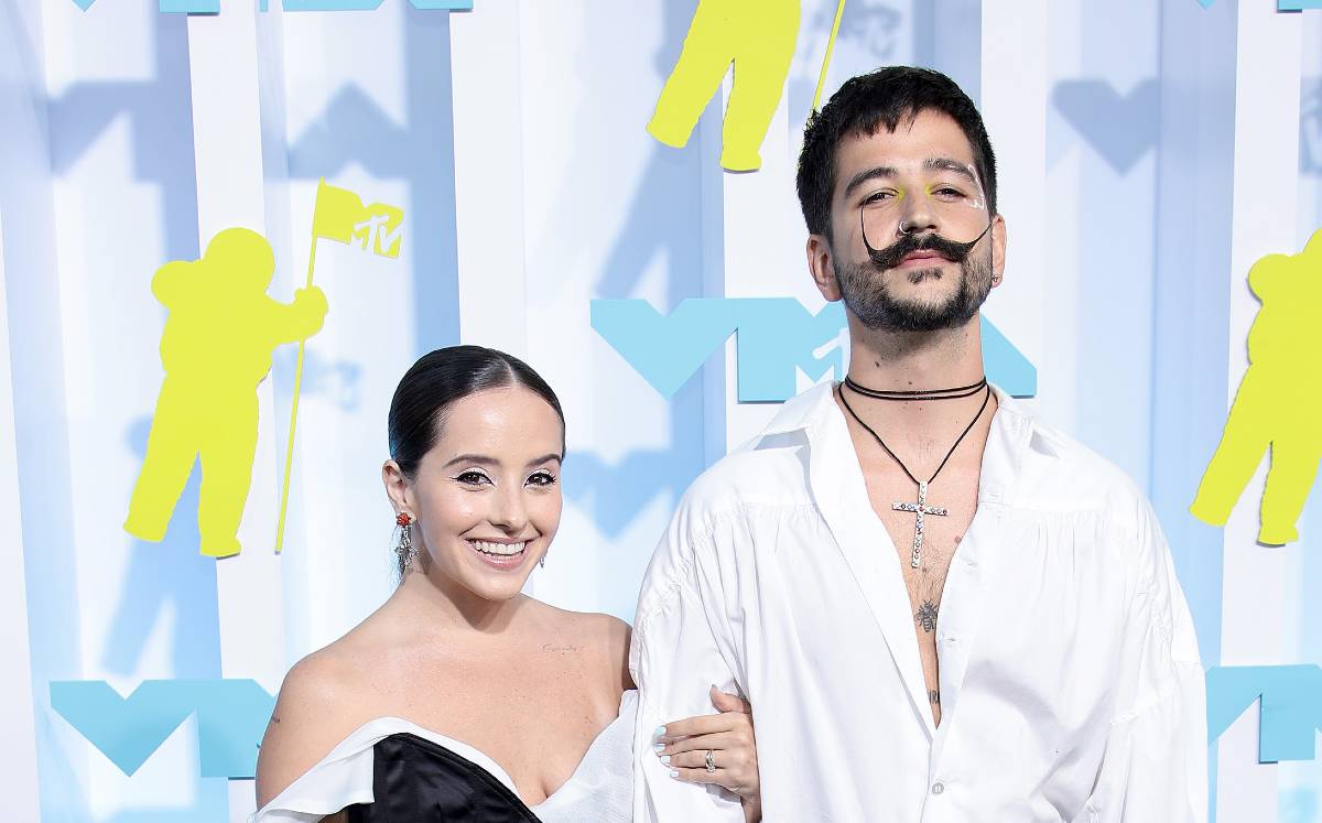 Evaluna Montaner brilla con vestido y corsé en MTV VMAs 2022 - CHIC