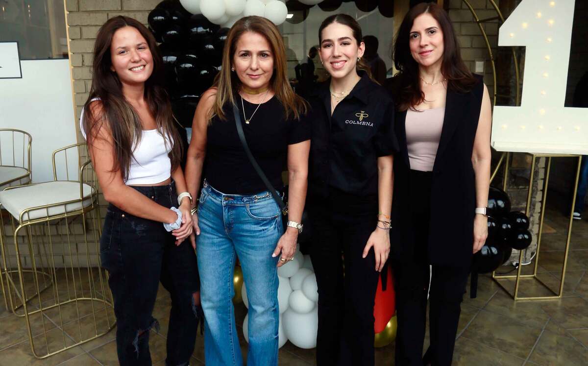 Celina Salinas, Martha Morales, Ana Paula Benavides y Nora Gutiérrez de Benavides.