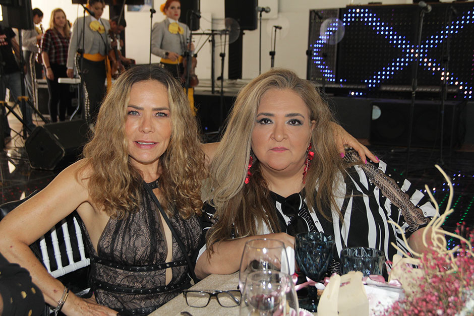 María Luisa Hernández y Valentina Cantú.