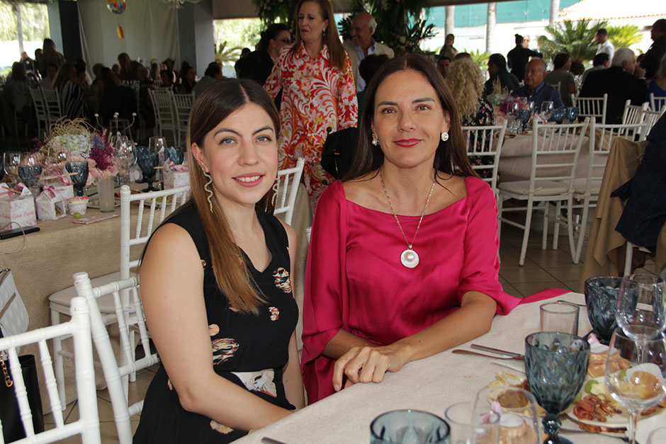 Michelle Becerra y Arlette Chapoy.