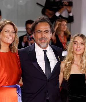 Iñárritu se roba las miradas del Festival de Venecia al asistir junto a TODA su familia. (Foto: Getty Images).