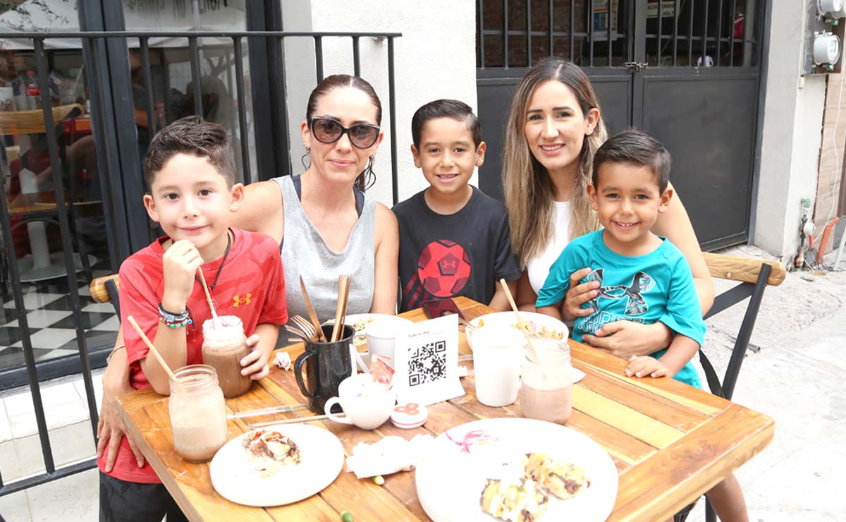 Gabriel, Alejandra, Diego, Mariana y Damián
