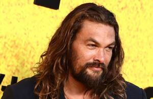 Jason Momoa se rapa por una noble causa. (Foto: Instagram).