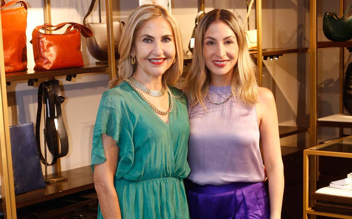 Mónica Buerón y Vanessa Villarreal de Martínez