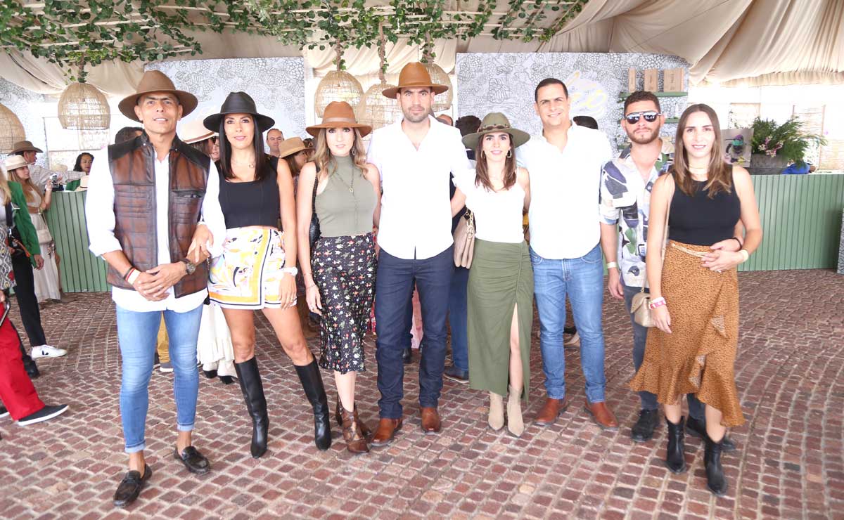 Oswaldo, Esperanza, Claudia, Enrique, Karla, Carlos, Beto y Gaby
